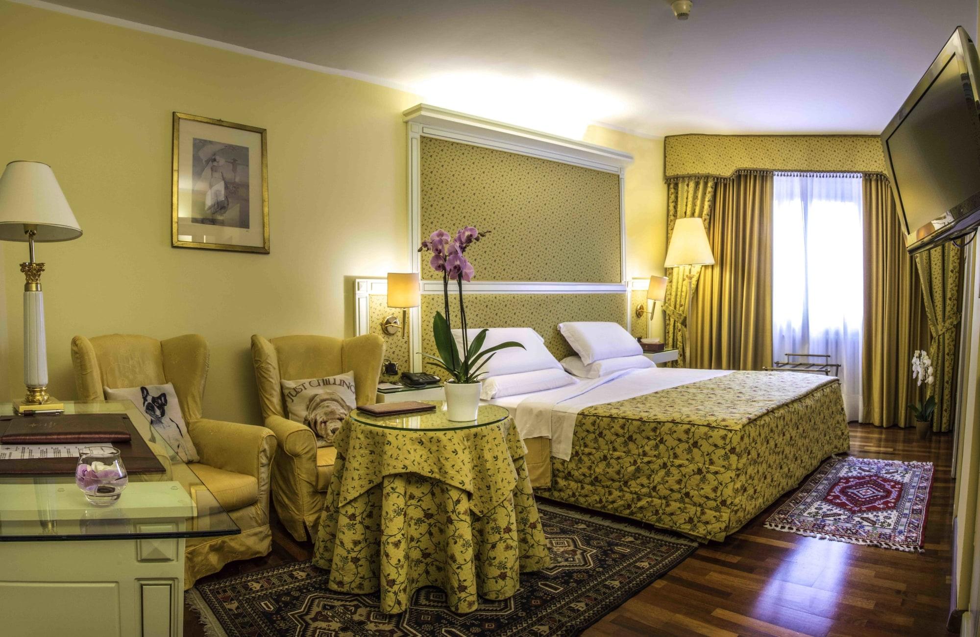 Hotel La Bussola Новара Экстерьер фото