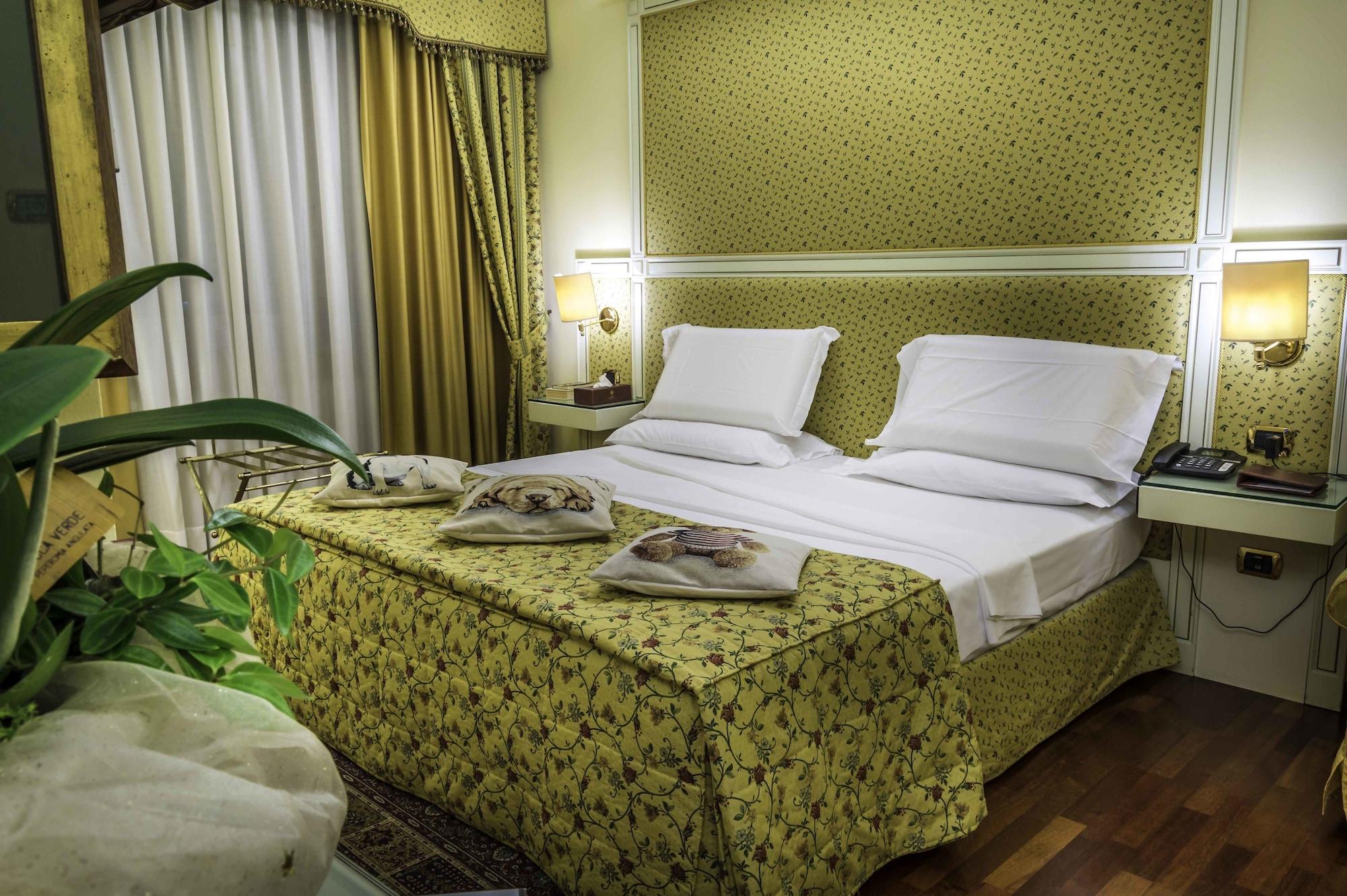 Hotel La Bussola Новара Экстерьер фото