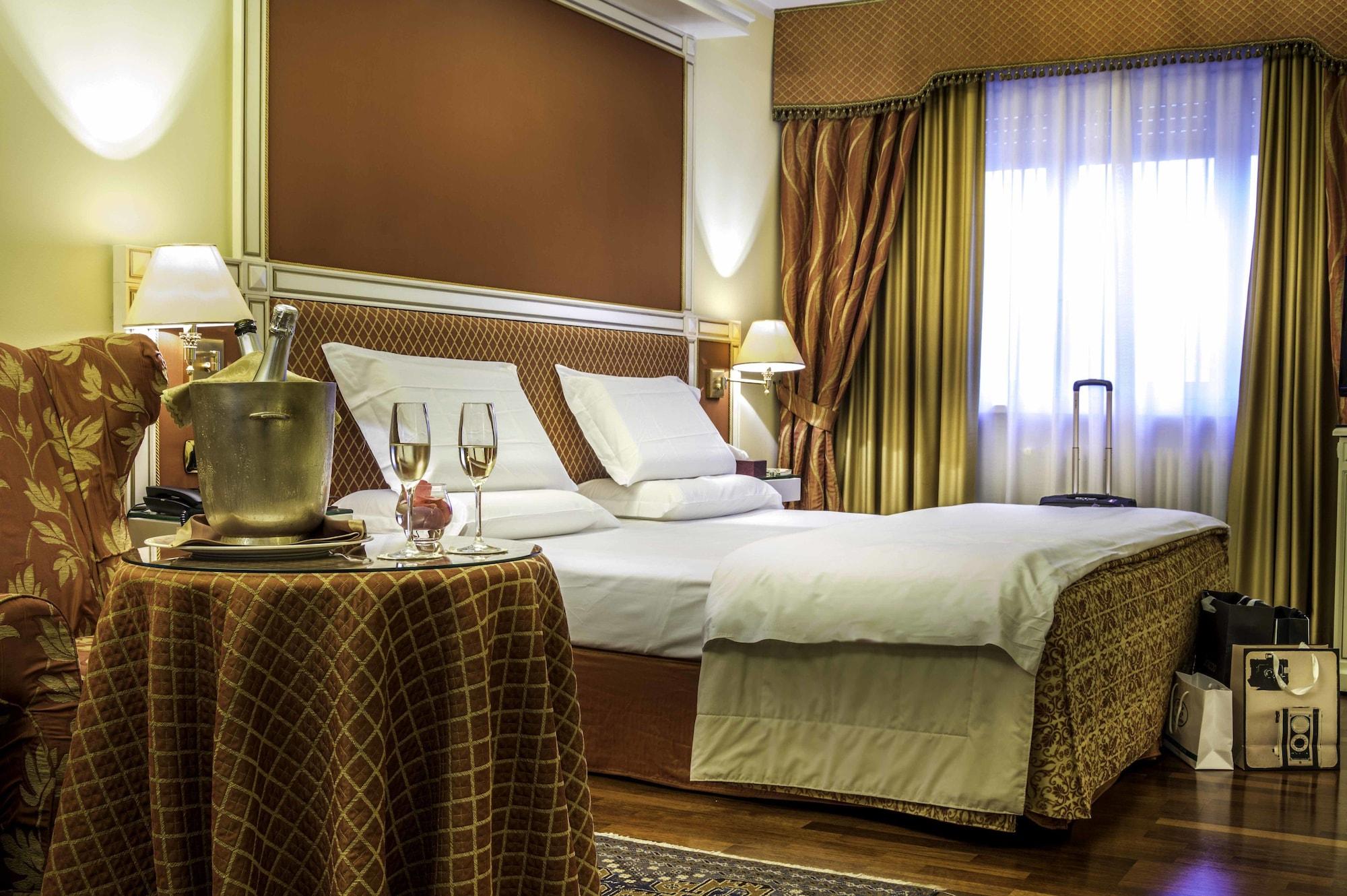Hotel La Bussola Новара Экстерьер фото