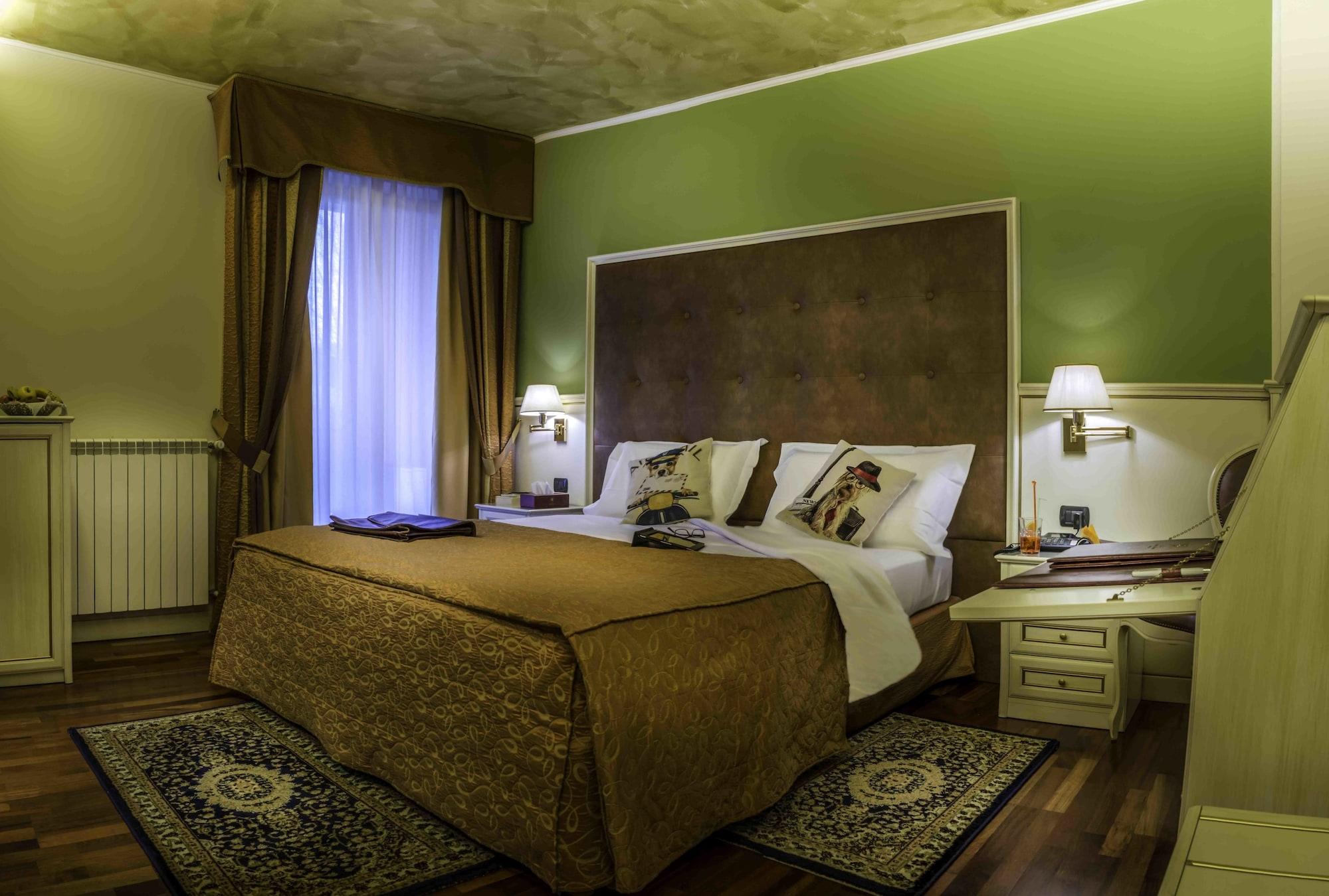 Hotel La Bussola Новара Экстерьер фото