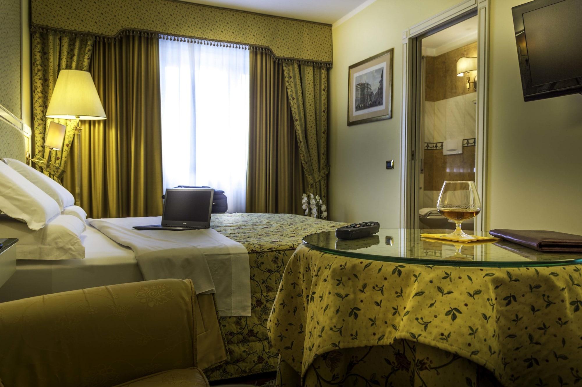 Hotel La Bussola Новара Экстерьер фото