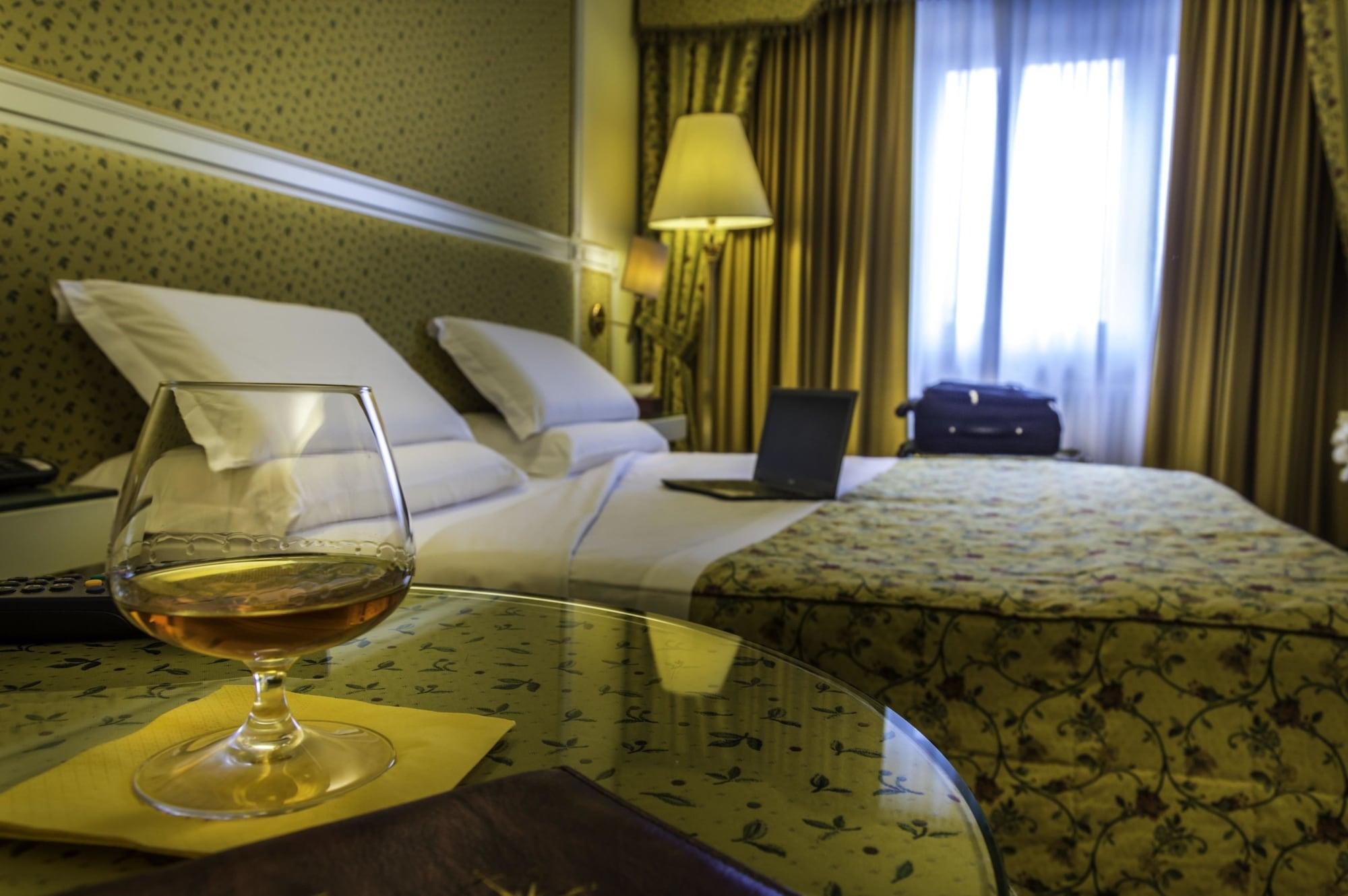Hotel La Bussola Новара Экстерьер фото