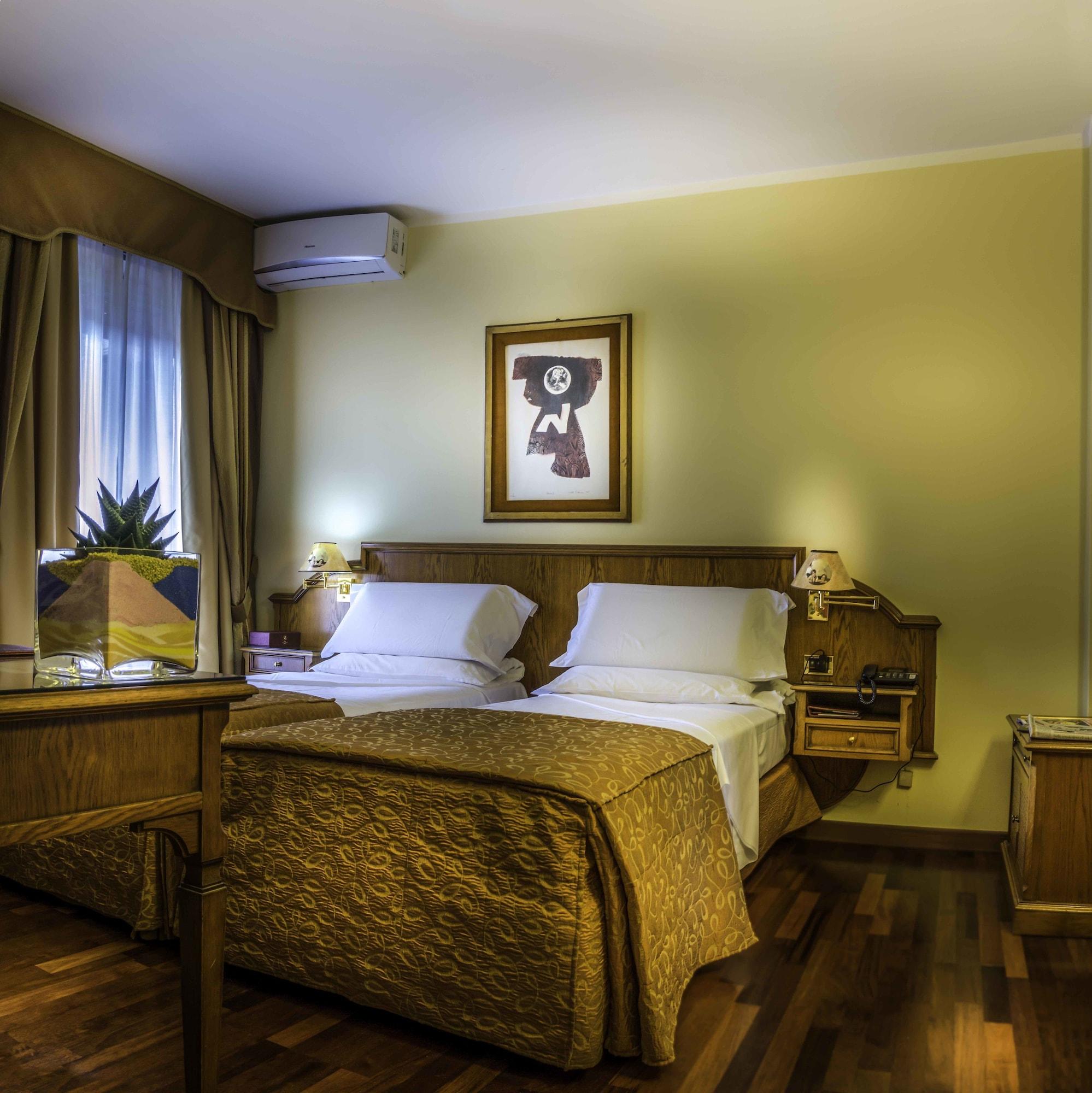 Hotel La Bussola Новара Экстерьер фото