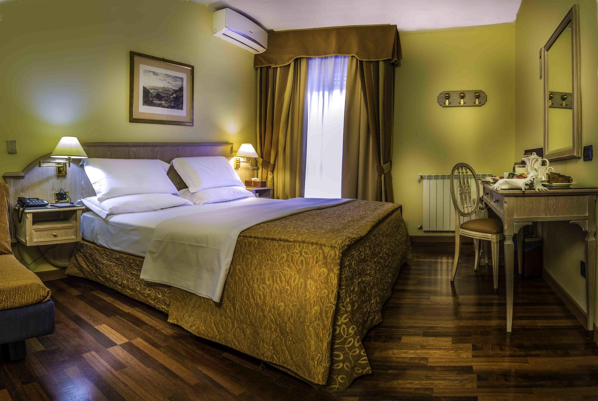 Hotel La Bussola Новара Экстерьер фото
