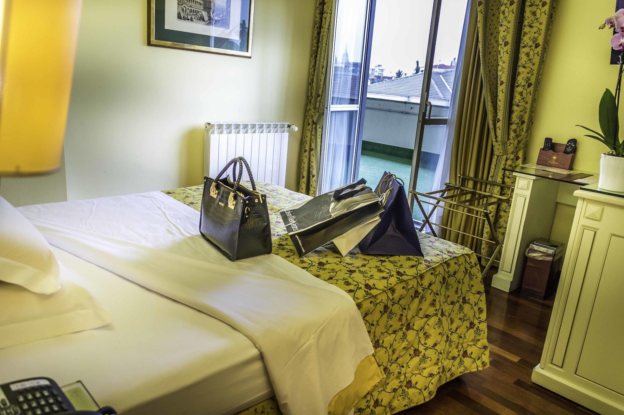 Hotel La Bussola Новара Экстерьер фото