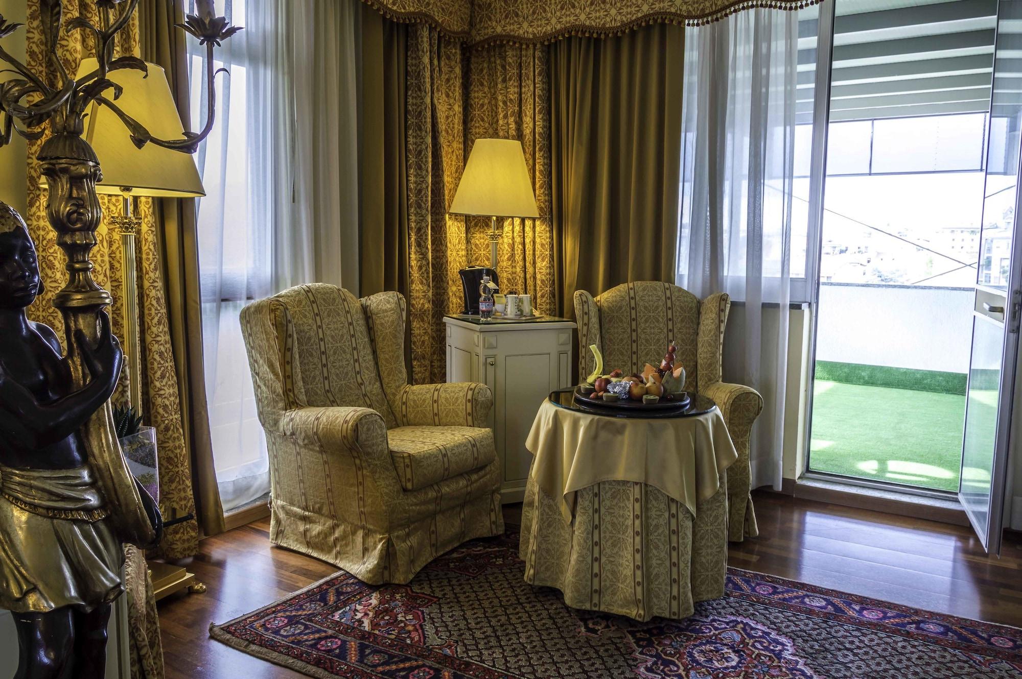 Hotel La Bussola Новара Экстерьер фото