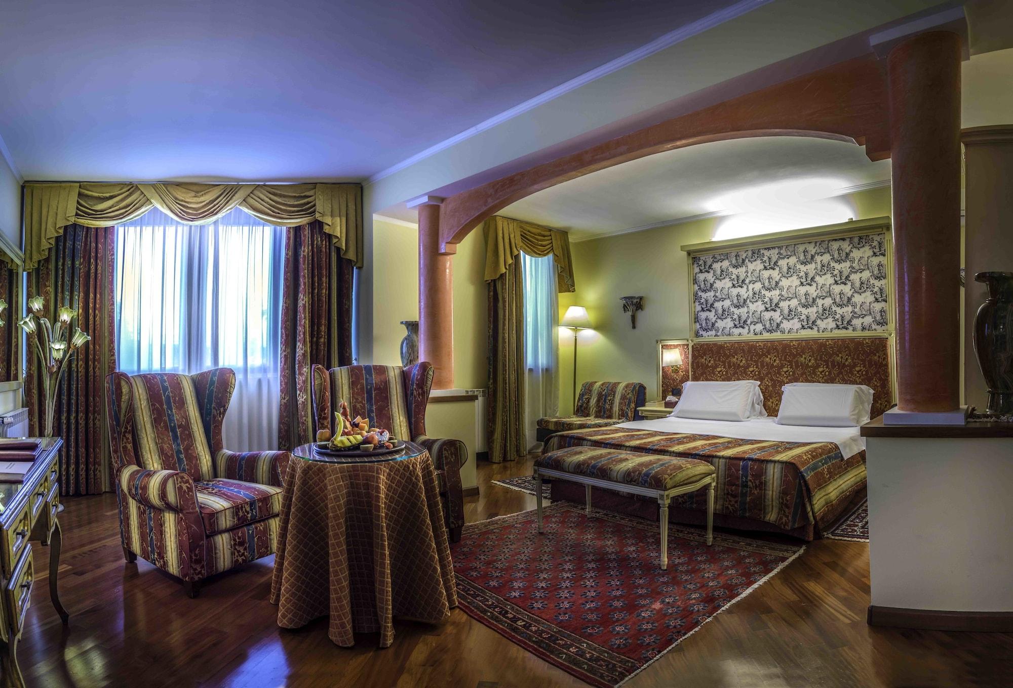 Hotel La Bussola Новара Экстерьер фото