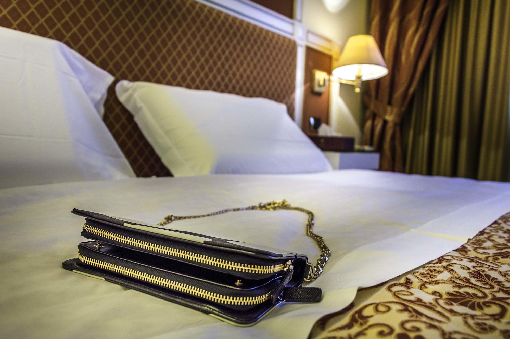 Hotel La Bussola Новара Экстерьер фото