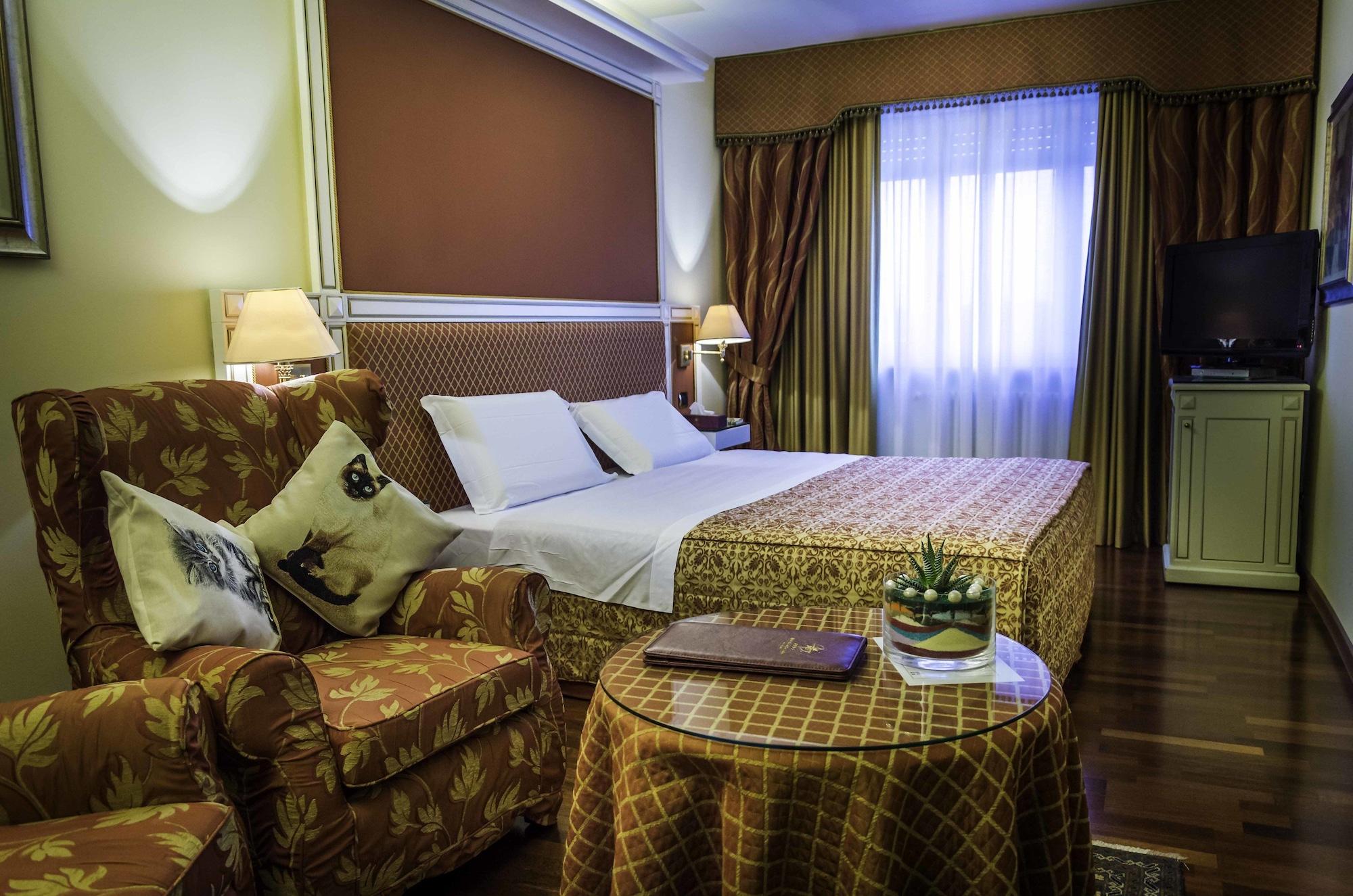 Hotel La Bussola Новара Экстерьер фото