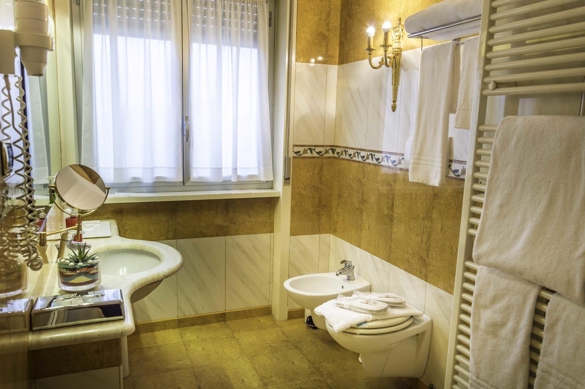 Hotel La Bussola Новара Экстерьер фото