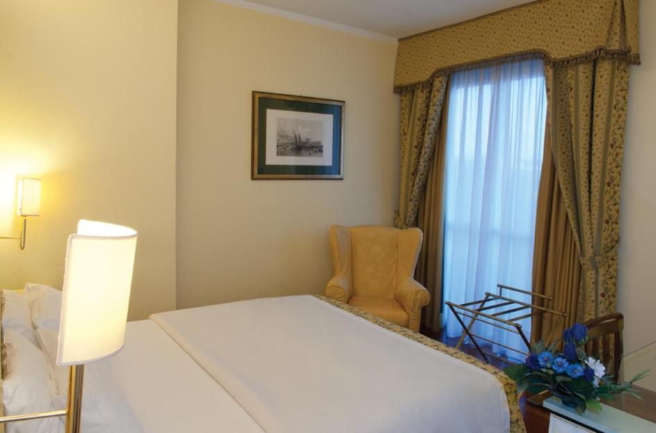 Hotel La Bussola Новара Экстерьер фото