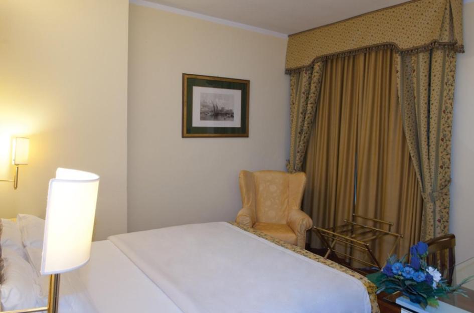 Hotel La Bussola Новара Экстерьер фото