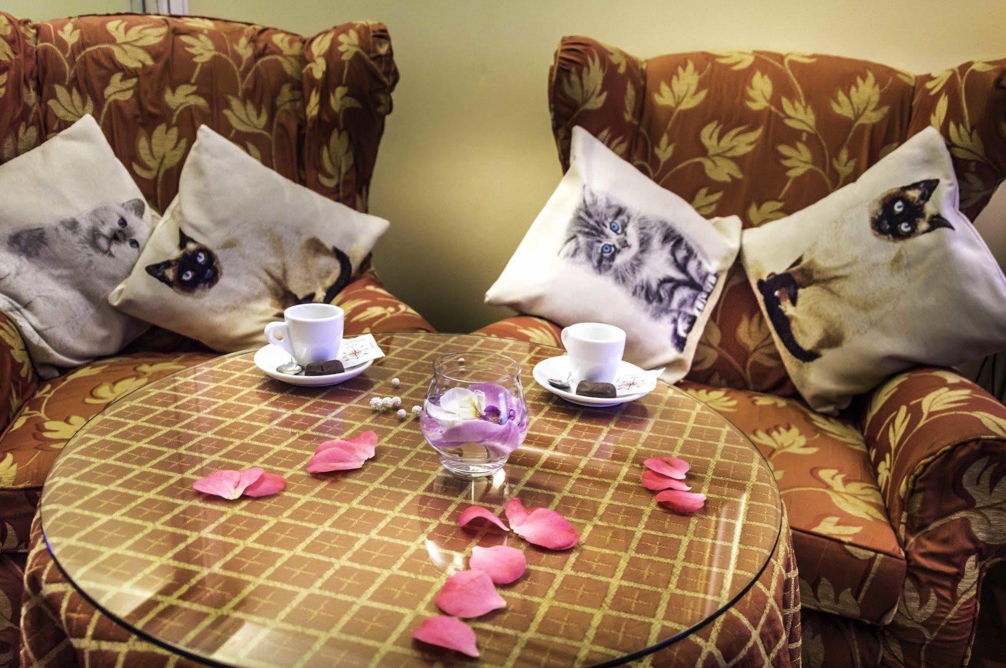 Hotel La Bussola Новара Экстерьер фото