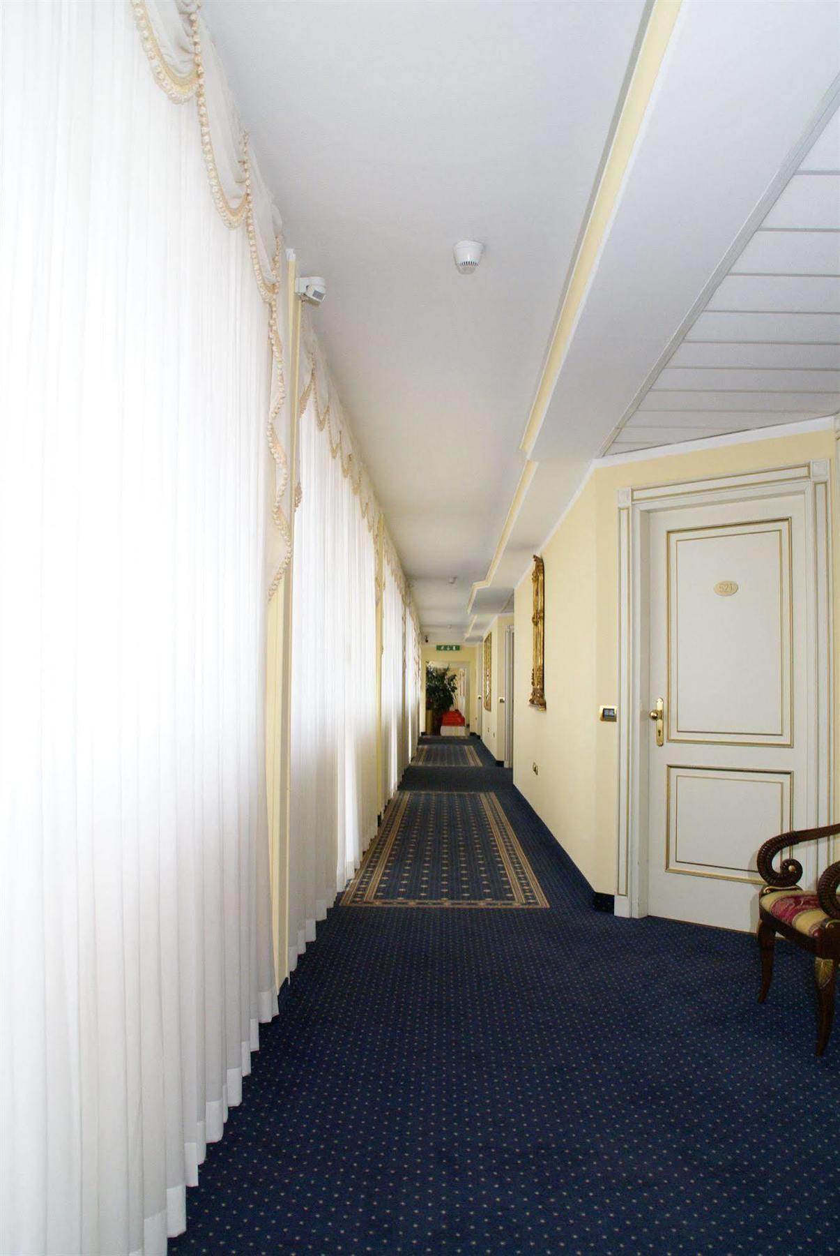 Hotel La Bussola Новара Экстерьер фото