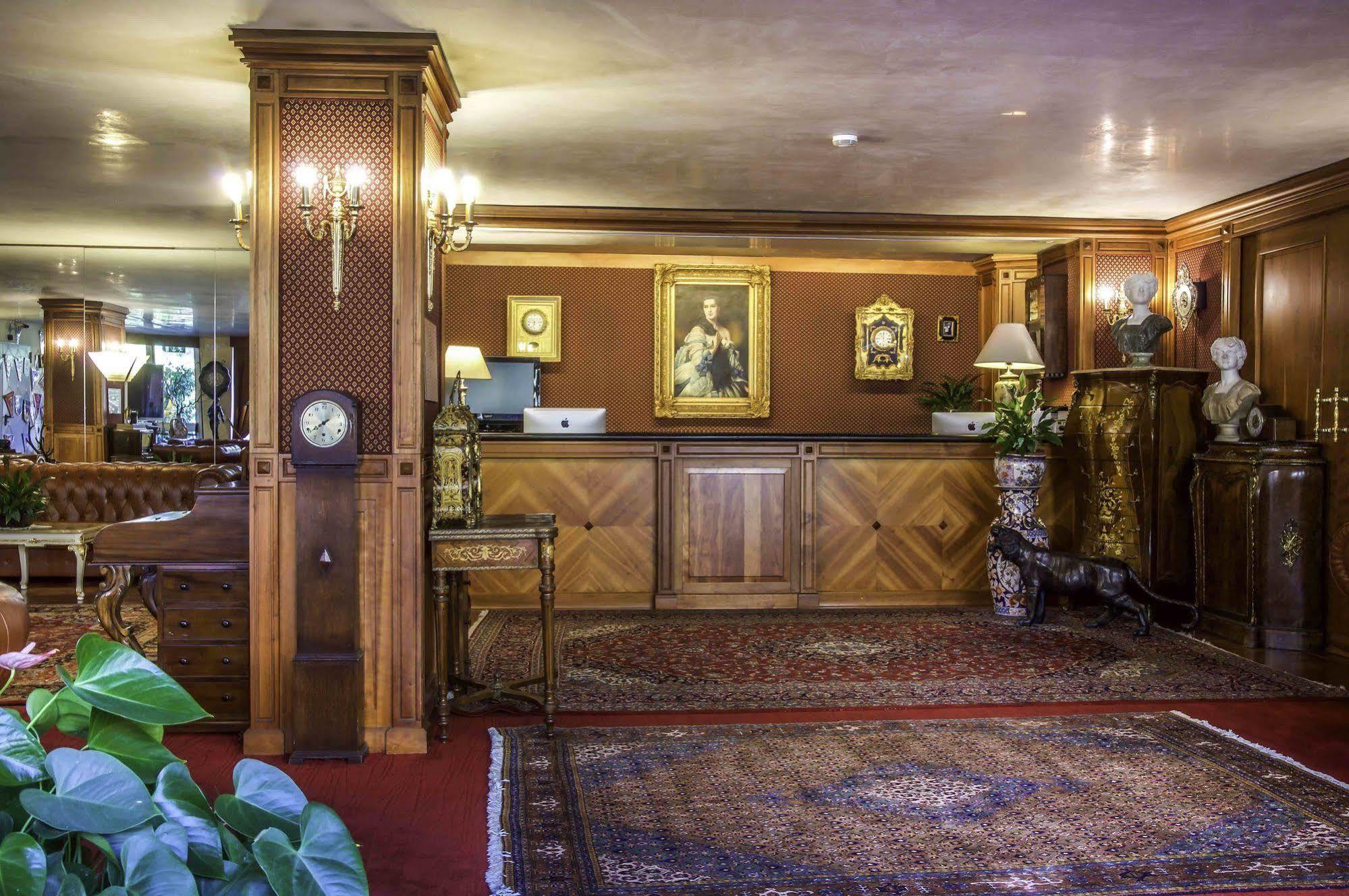 Hotel La Bussola Новара Экстерьер фото