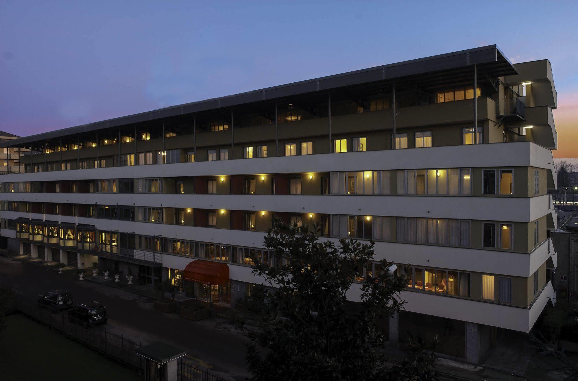 Hotel La Bussola Новара Экстерьер фото